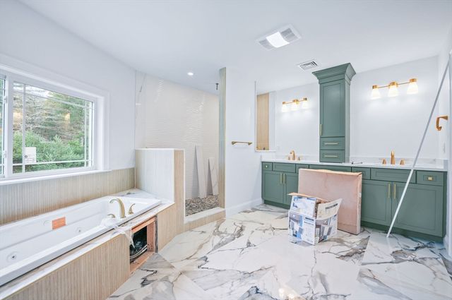 13 Park Pl, Mattapoisett, MA 02739