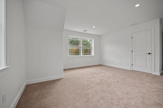 13 Park Pl, Mattapoisett, MA 02739