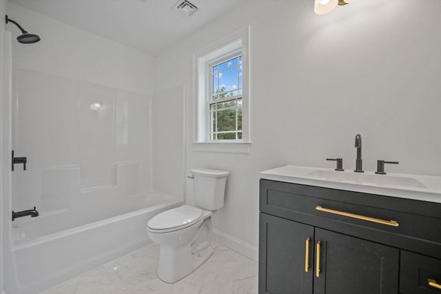 13 Park Pl, Mattapoisett, MA 02739
