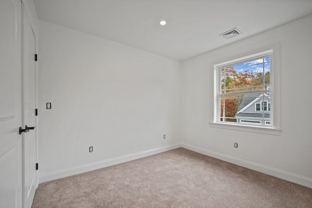 13 Park Pl, Mattapoisett, MA 02739