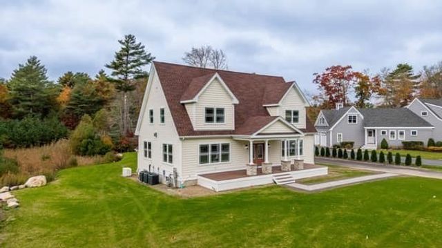 13 Park Pl, Mattapoisett, MA 02739