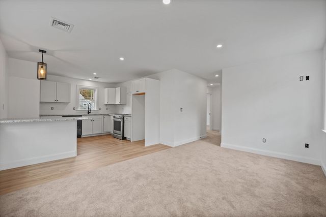 13 Park Pl, Mattapoisett, MA 02739