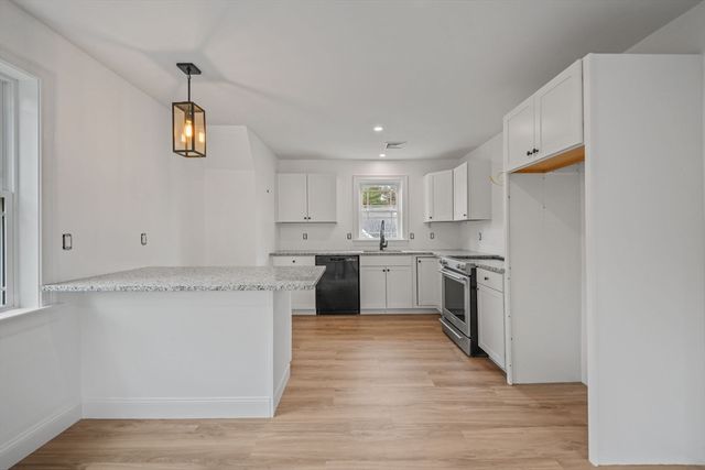 13 Park Pl, Mattapoisett, MA 02739