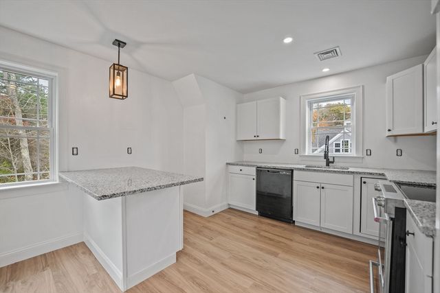 13 Park Pl, Mattapoisett, MA 02739