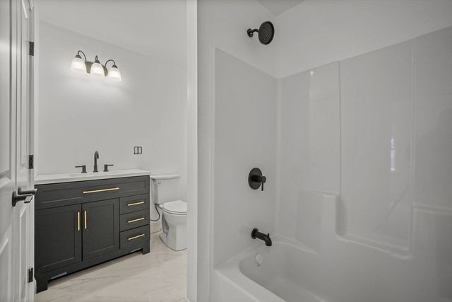 13 Park Pl, Mattapoisett, MA 02739