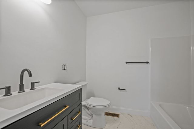 13 Park Pl, Mattapoisett, MA 02739