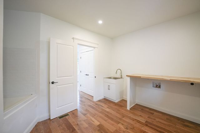 13 Park Pl, Mattapoisett, MA 02739