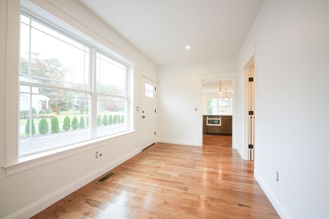 13 Park Pl, Mattapoisett, MA 02739