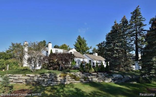 275 BARDEN Road, Bloomfield Hills, MI 48304
