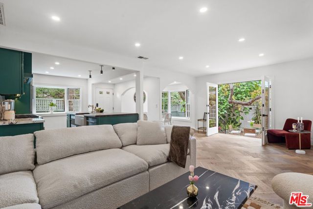 9024 Keith Avenue, West Hollywood, CA 90069