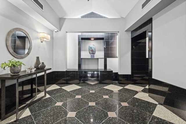 111 W MAPLE Street 1807, Chicago, IL 60610