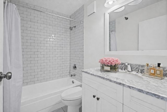 111 W MAPLE Street 1807, Chicago, IL 60610