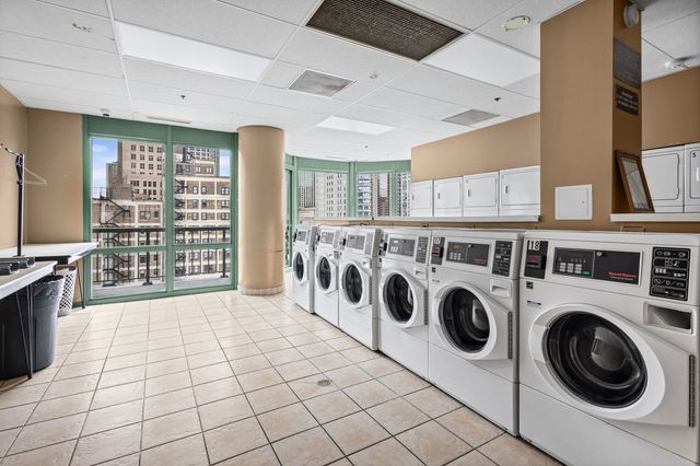 111 W MAPLE Street 1807, Chicago, IL 60610