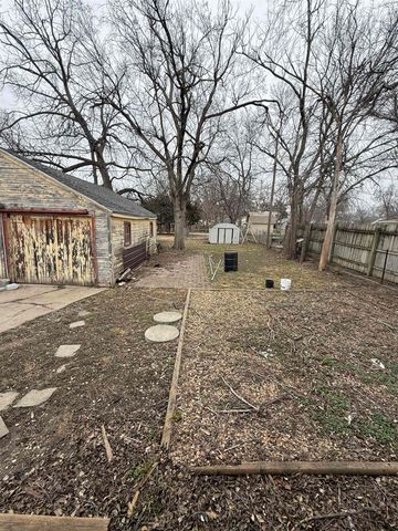 625 Montrose St, Salina, KS 67401