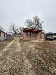 625 Montrose St, Salina, KS 67401