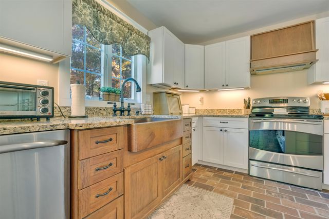 10 Partridge Drive, Middleton, NH 03887