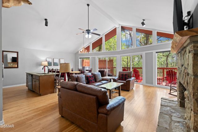 913 Echo Place, Gatlinburg, TN 37738