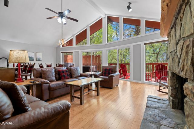 913 Echo Place, Gatlinburg, TN 37738