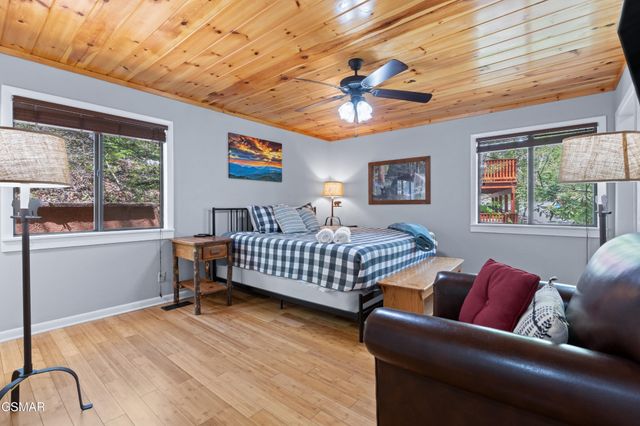 913 Echo Place, Gatlinburg, TN 37738