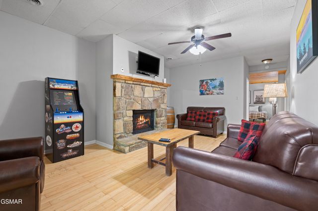 913 Echo Place, Gatlinburg, TN 37738