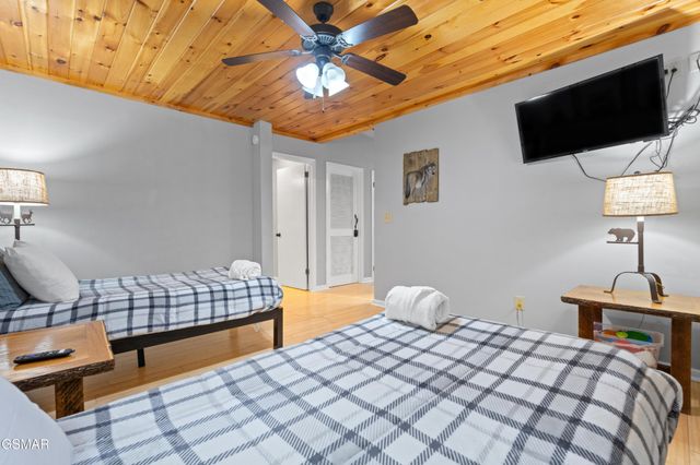 913 Echo Place, Gatlinburg, TN 37738