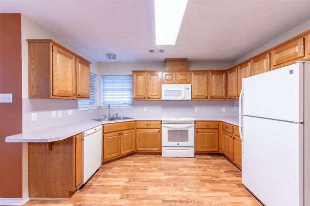 4802 Treadgold Lane, Bryan, TX 77802