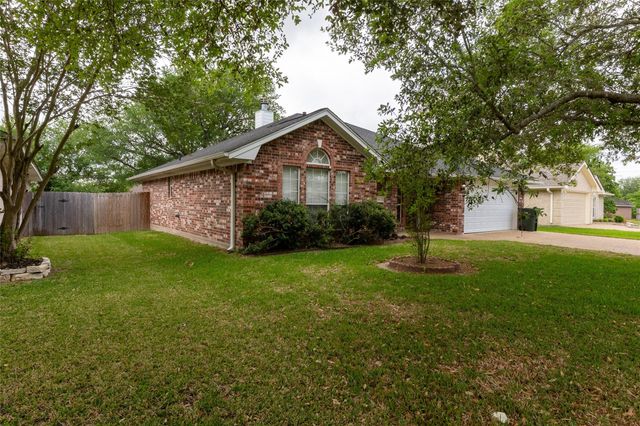 4802 Treadgold Lane, Bryan, TX 77802