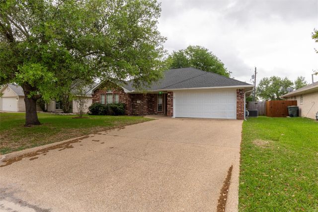 4802 Treadgold Lane, Bryan, TX 77802