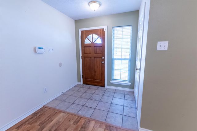 4802 Treadgold Lane, Bryan, TX 77802