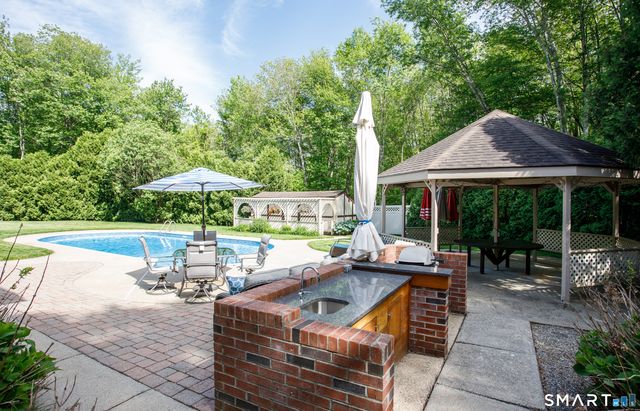 25 Stony Ridge Road, Norwich, CT 06360