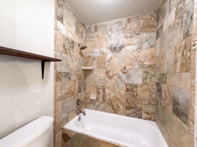 220 Grand Meadow Drive, Fort Worth, TX 76108