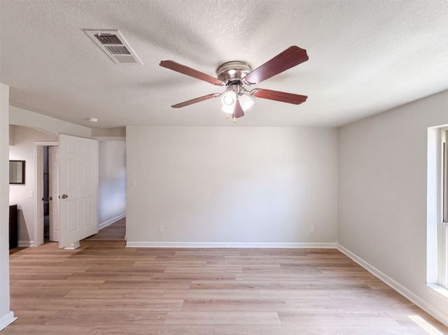 220 Grand Meadow Drive, Fort Worth, TX 76108