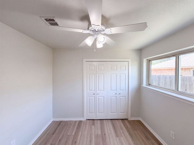 220 Grand Meadow Drive, Fort Worth, TX 76108