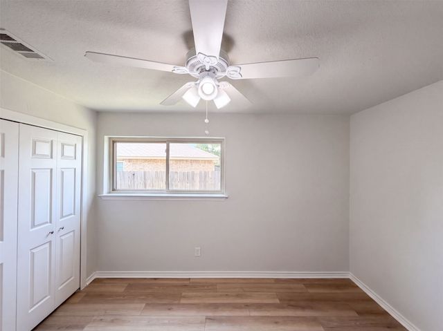 220 Grand Meadow Drive, Fort Worth, TX 76108