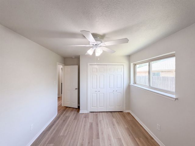 220 Grand Meadow Drive, Fort Worth, TX 76108
