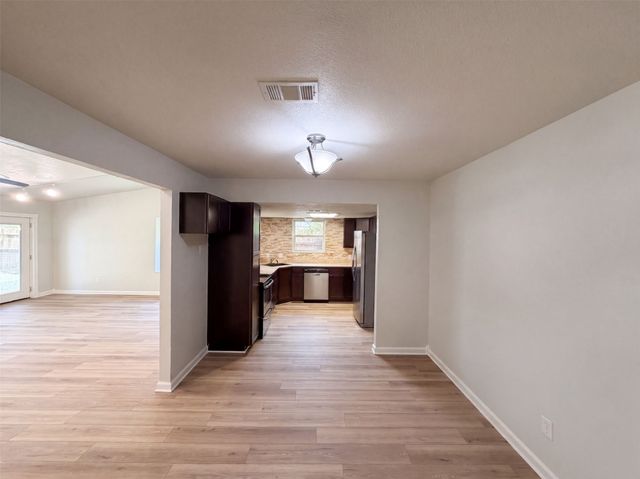220 Grand Meadow Drive, Fort Worth, TX 76108