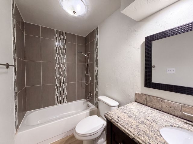 220 Grand Meadow Drive, Fort Worth, TX 76108