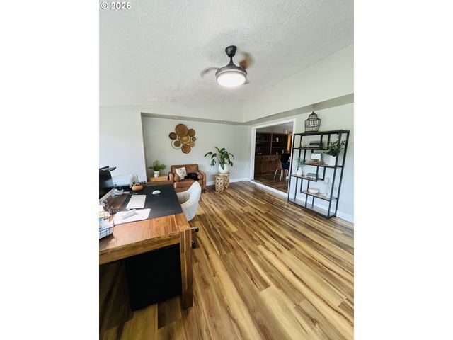 922 FERN Pl, Reedsport, OR 97467