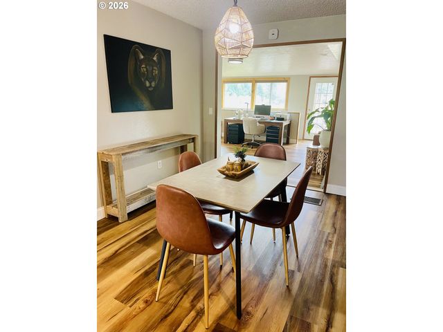 922 FERN Pl, Reedsport, OR 97467