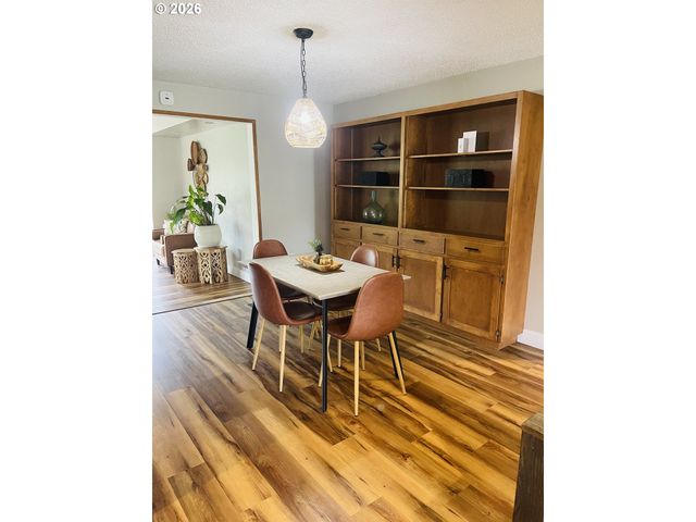 922 FERN Pl, Reedsport, OR 97467