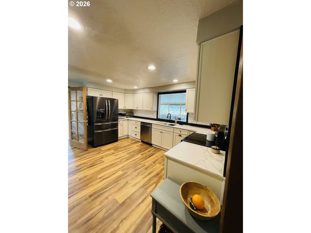 922 FERN Pl, Reedsport, OR 97467