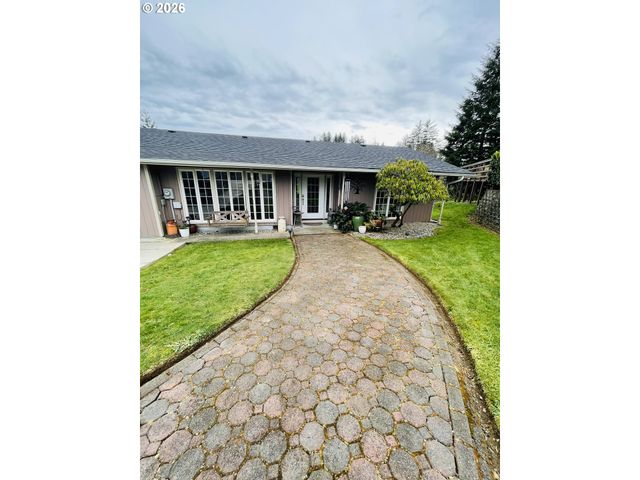 922 FERN Pl, Reedsport, OR 97467