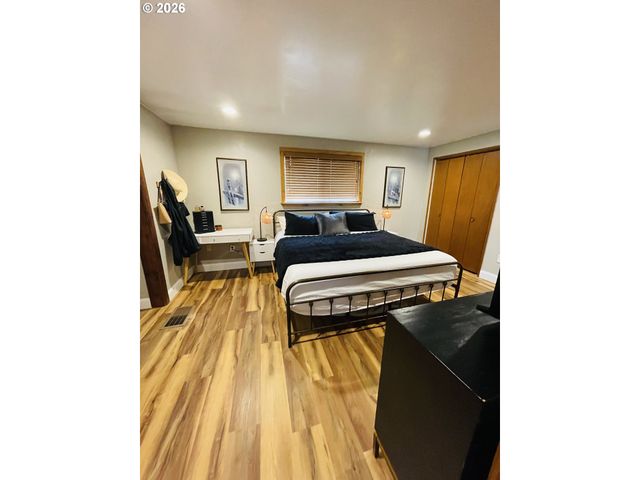 922 FERN Pl, Reedsport, OR 97467