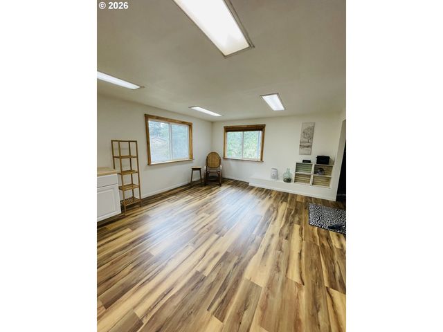 922 FERN Pl, Reedsport, OR 97467