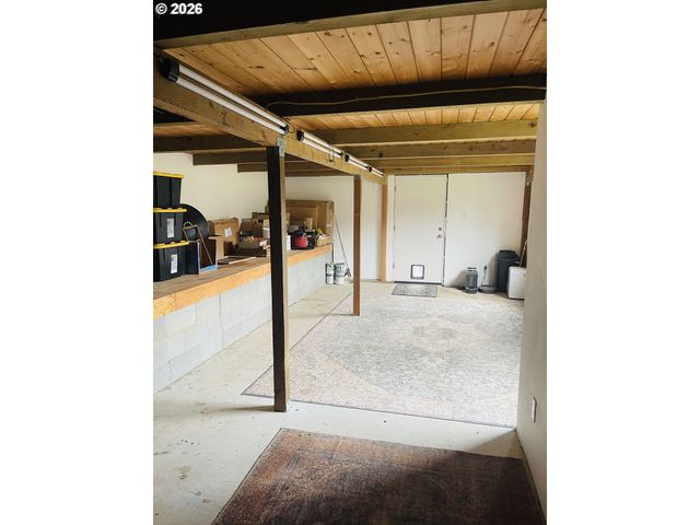 922 FERN Pl, Reedsport, OR 97467