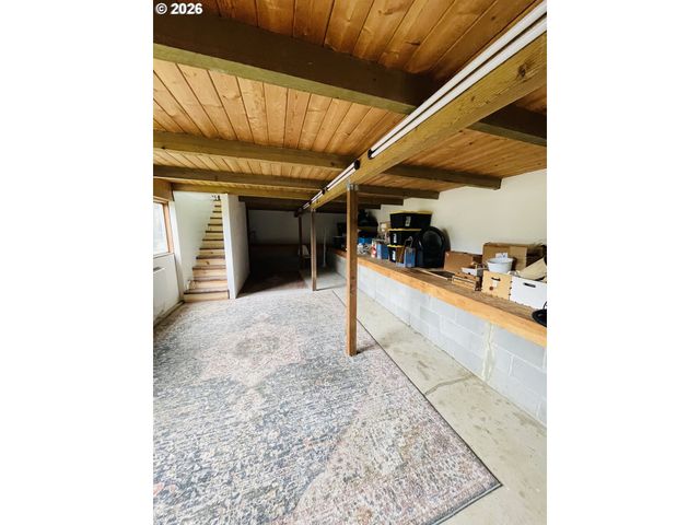 922 FERN Pl, Reedsport, OR 97467