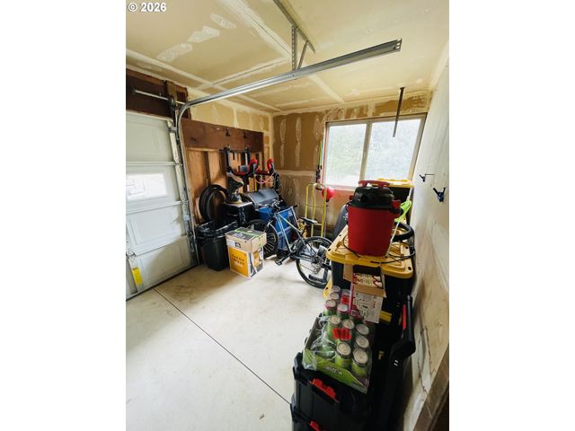 922 FERN Pl, Reedsport, OR 97467