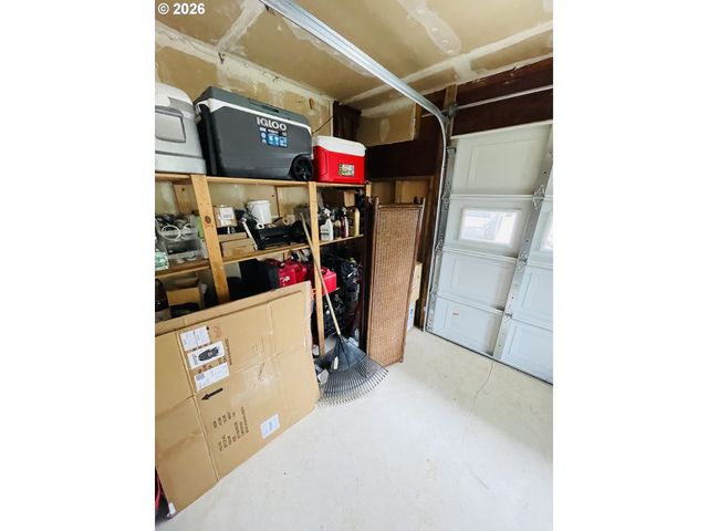 922 FERN Pl, Reedsport, OR 97467