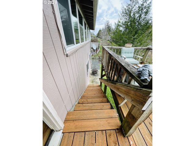 922 FERN Pl, Reedsport, OR 97467