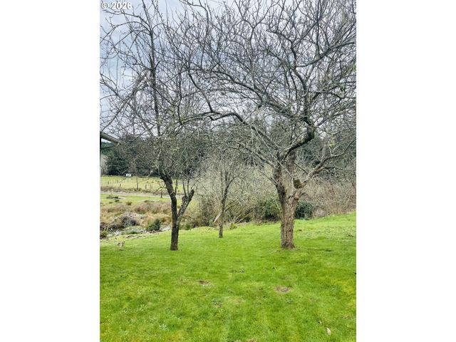 922 FERN Pl, Reedsport, OR 97467